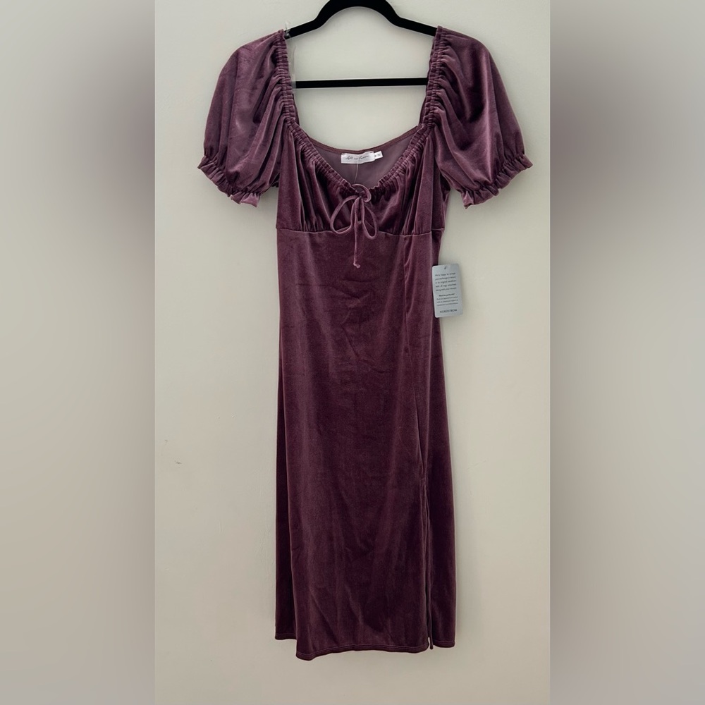 All in Favor Dusty Rose velvet Midi Dress size medium nwot - Picture 2 of 2